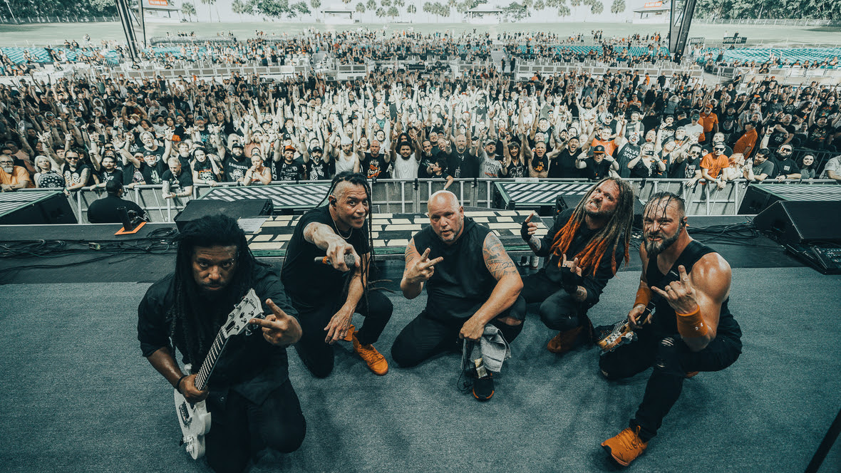 nonpoint on tour with crowd